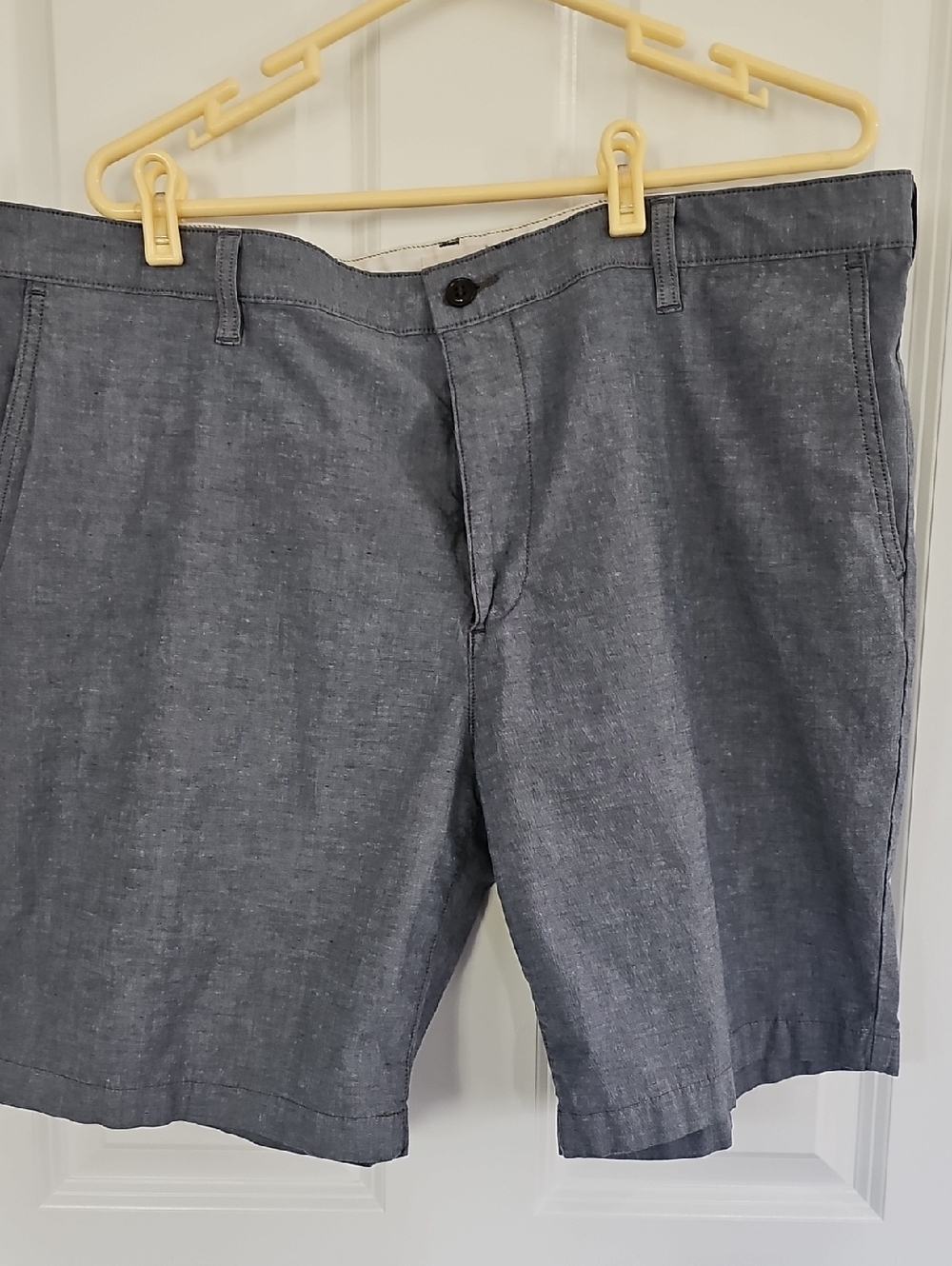 Dockers Men's Chambray Gray-Blue Flat-Front Shorts
